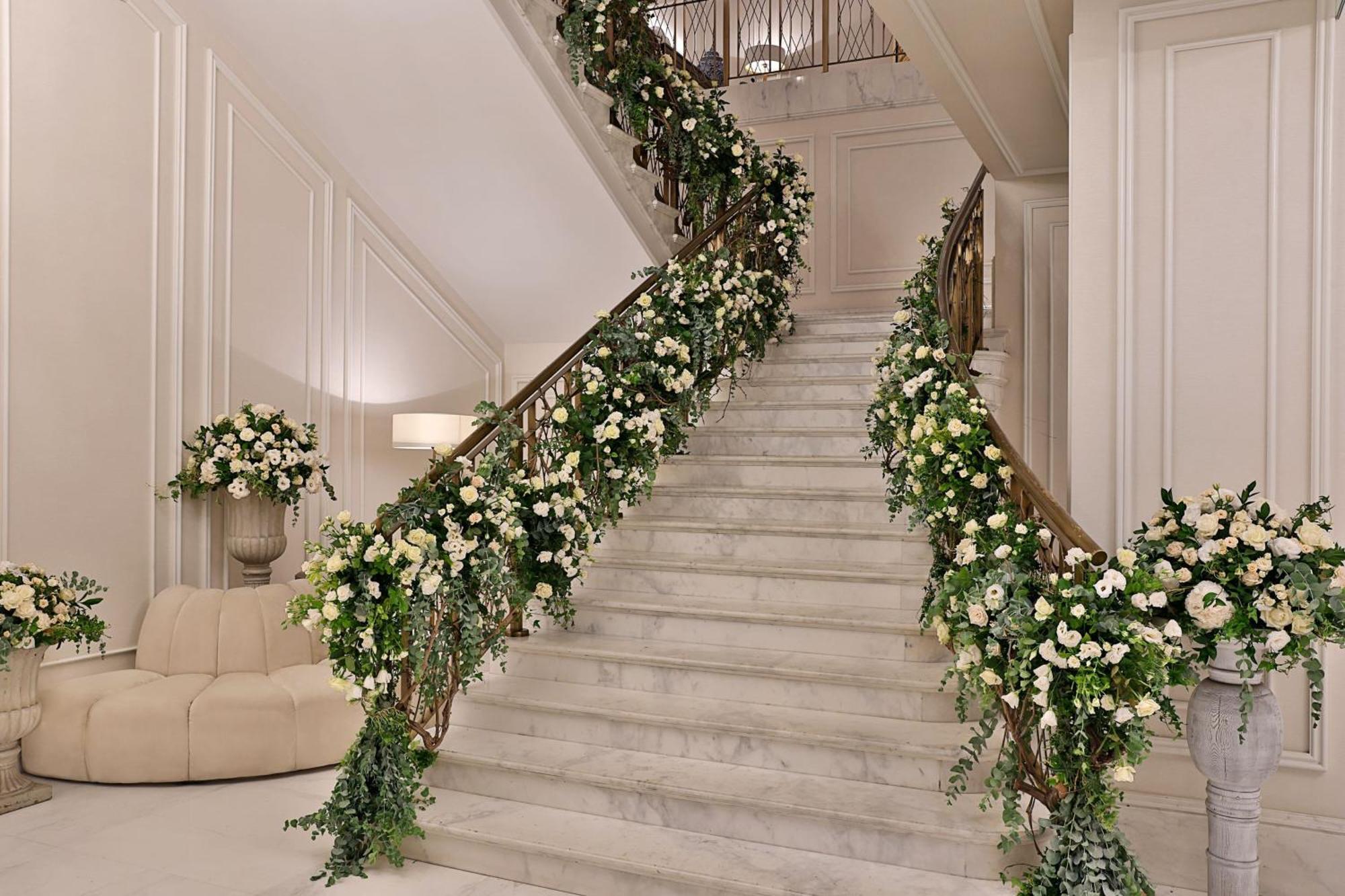 The Ritz-Carlton, Amman Amã Exterior foto The staircase of the hotel