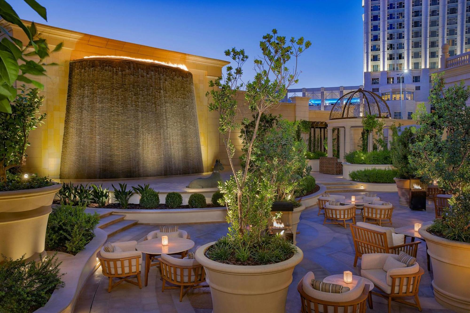 The Ritz-Carlton, Amman Amã Exterior foto The Waterfall at the Westin Dubai