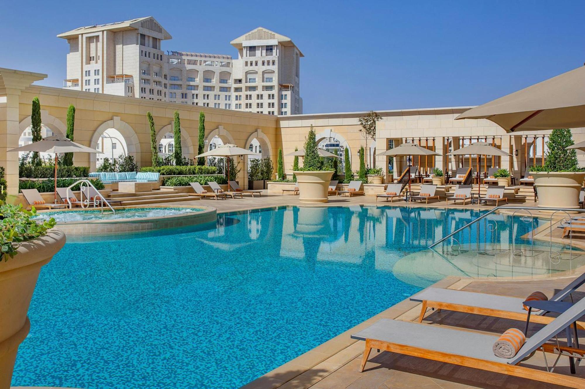 The Ritz-Carlton, Amman Amã Exterior foto The pool at the Four Seasons Hotel