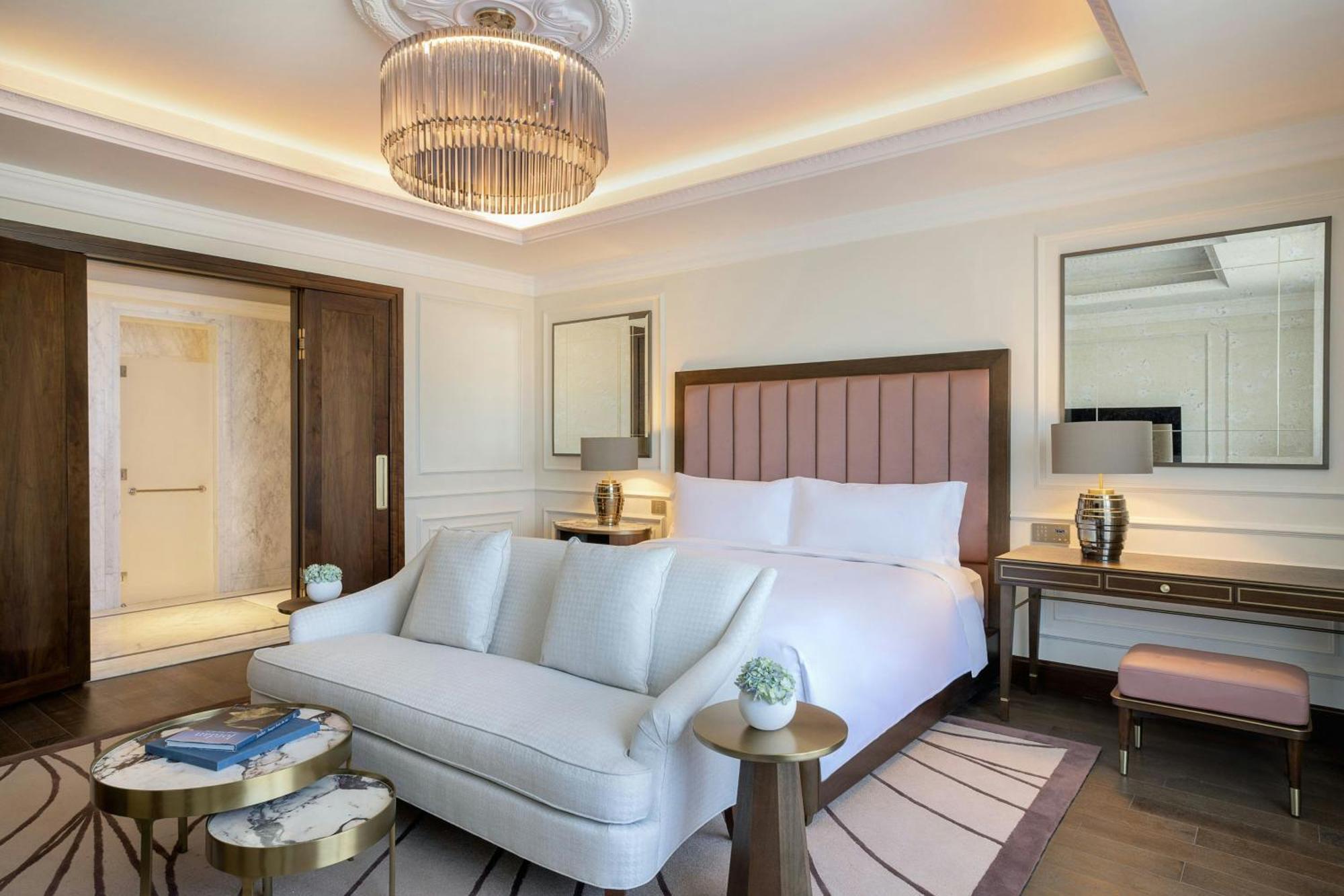 The Ritz-Carlton, Amman Amã Exterior foto A bedroom at the hotel