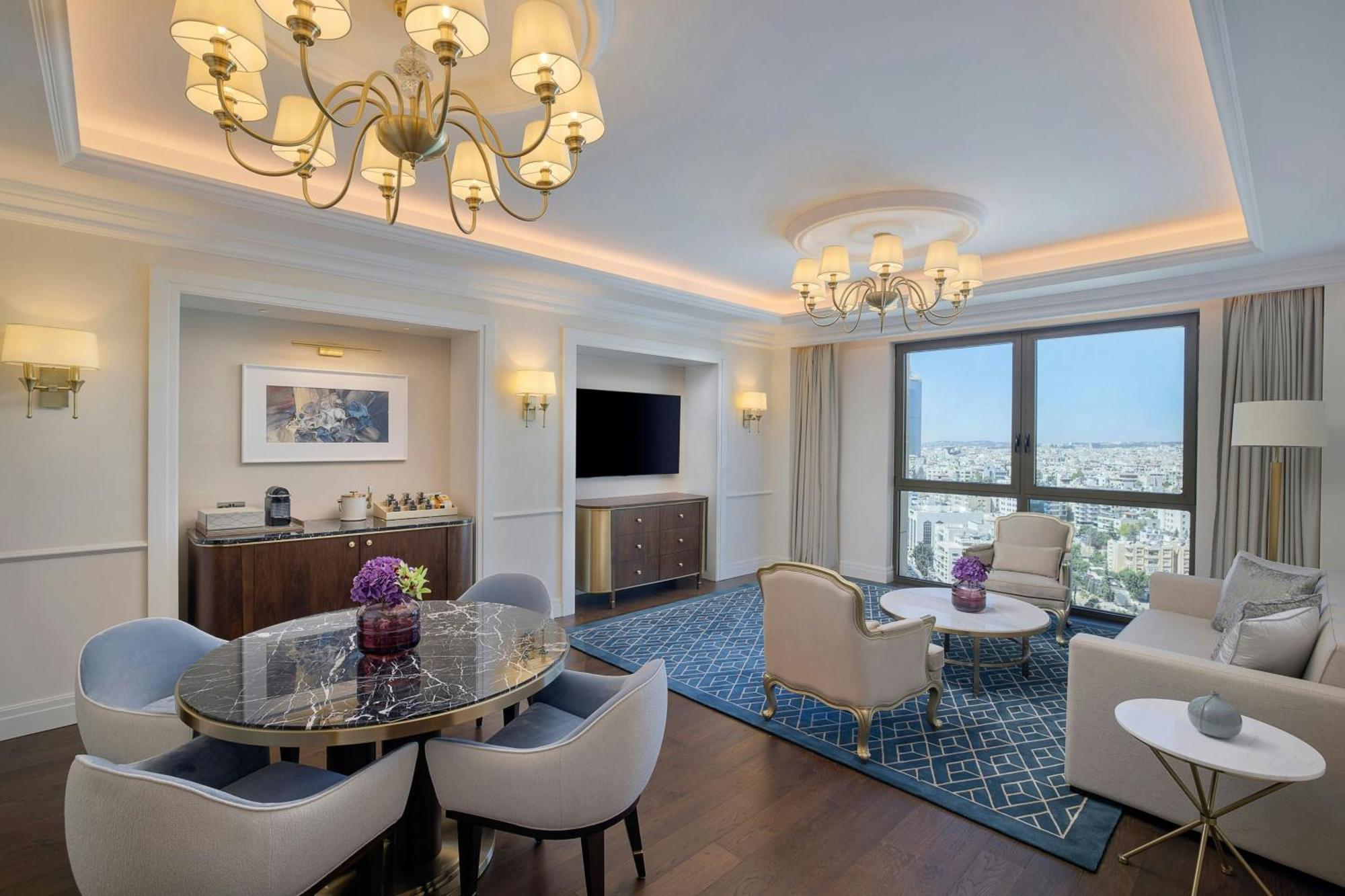 The Ritz-Carlton, Amman Amã Exterior foto A suite at the hotel